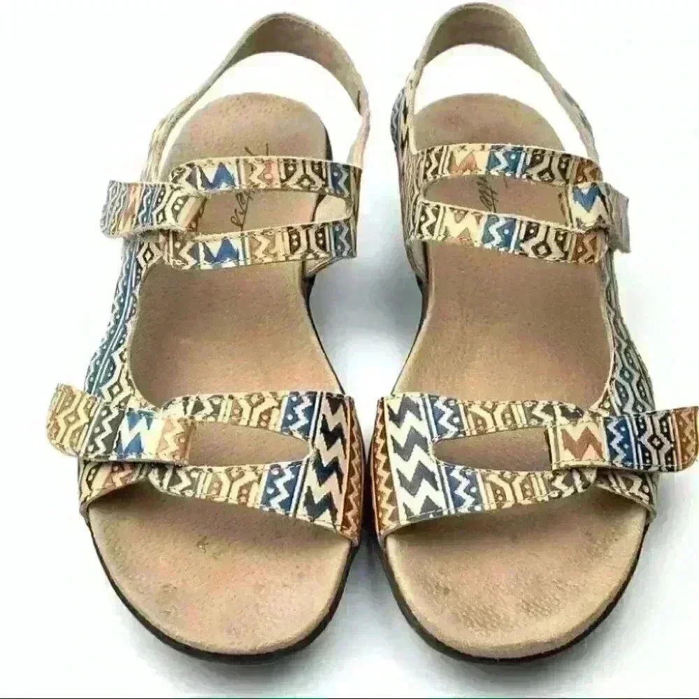 Trotters Sandals size 7 multicolored southwestern